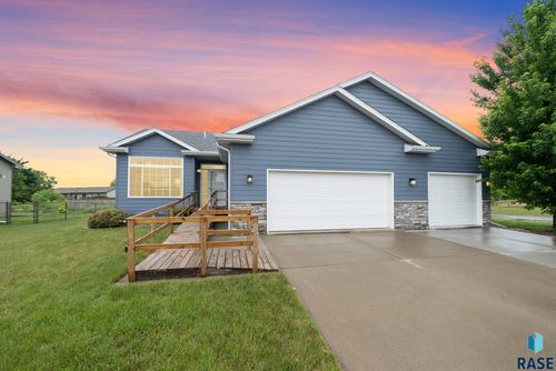 1009 Honeysuckle Dr, Harrisburg, SD, 57032-2362 | Card Image