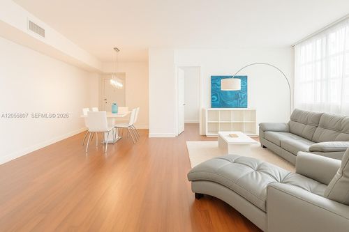 1022-905 Brickell Bay Dr, Miami, FL, 33131-2935 | Card Image