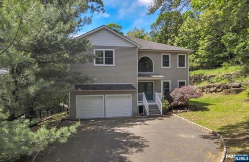 27 Tecumseh Trl, Oakland, NJ, 07436-2802 | Card Image