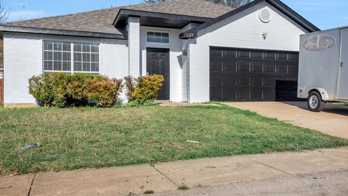 527 Alameda Ave, Duncanville, TX, 75137-3023 | Card Image