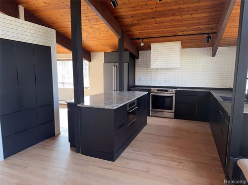 4442 Rolling Pine Dr, West Bloomfield, MI, 48323-1443 | Card Image