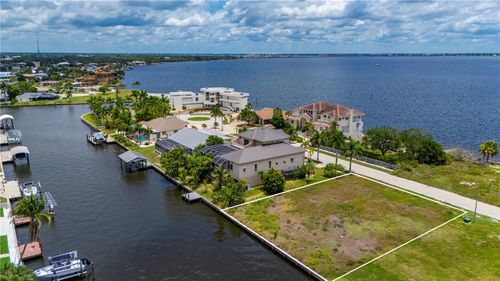 238 George Rd Se, PORT CHARLOTTE, FL, 33952-9159 | Card Image
