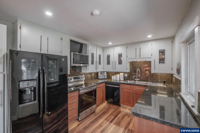 409 28 Th Ave Se, House other with 3 bedrooms, 2 bathrooms and null parking in Albany OR | Image 15