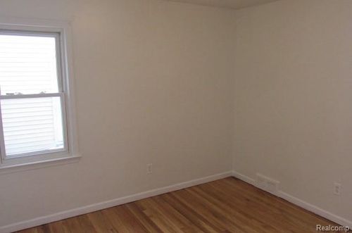 1310 Mill St, Lincoln Park, MI, 48146-2367 | Card Image