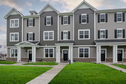 4511 Chelsea Manor Cir, Aurora, IL, 60504-3301 | Card Image