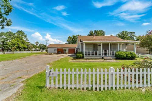 401 Lee Ave, Anahuac, TX, 77514-2751 | Card Image