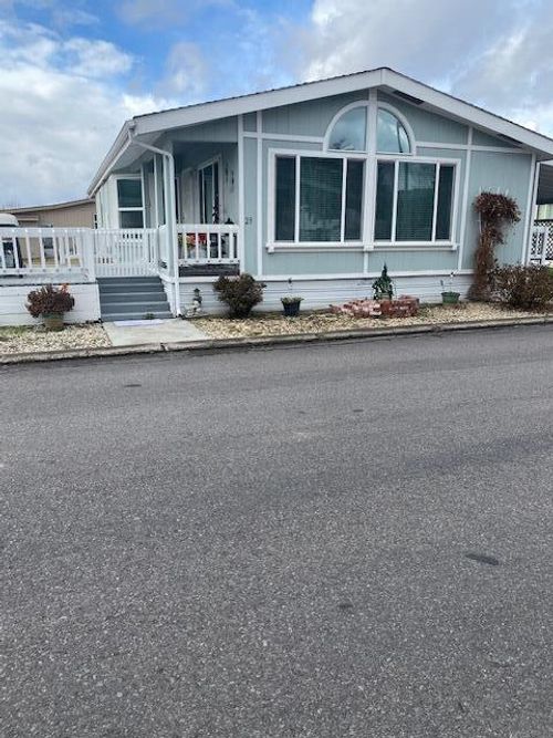 unit-23-4200 Summers Ln, Klamath Falls, OR, 97603-7986 | Card Image