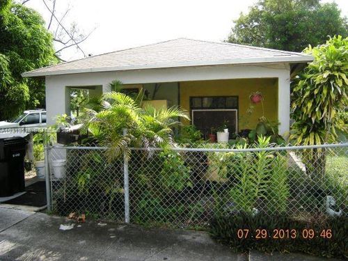 422 Nw 7th Ter, Fort Lauderdale, FL, 33311-8139 | Card Image