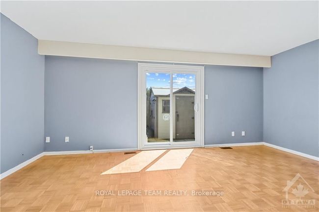 B - 426 Moodie Dr, Condo with 3 bedrooms, 2 bathrooms and 1 parking in Nepean ON | Image 5