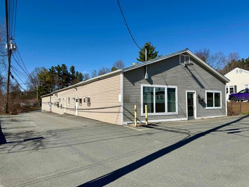 561 E Main St, Newport, VT, 05855-5886 | Card Image