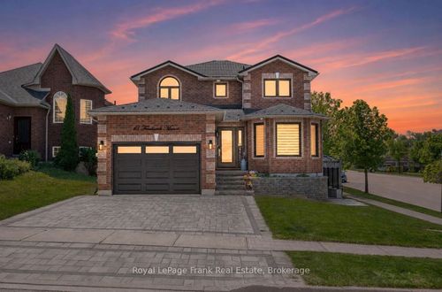 13 Fenchurch Manor, Barrie, ON, L4N5X7 | Card Image