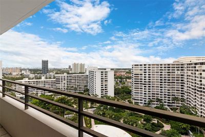 1920 - 2500 Parkview Dr, Condo with 2 bedrooms, 2 bathrooms and null parking in Hallandale Beach FL | Image 1