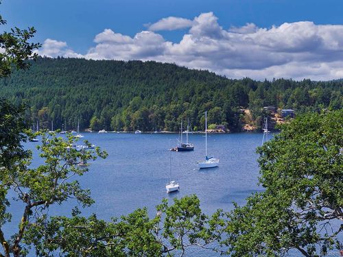7090 Brentwood Dr, Brentwood Bay, BC, V8M1B6 | Card Image