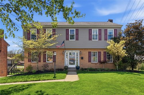 540 Robin Dr, Pittsburgh, PA, 15220-1621 | Card Image