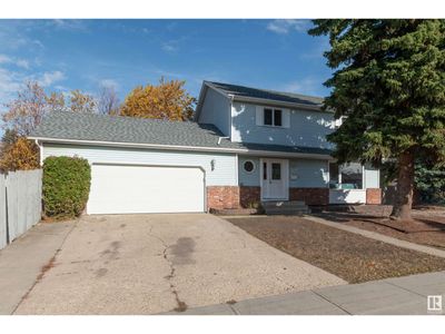 354 Village Dr, House other with 4 bedrooms, 4 bathrooms and 5 parking in Sherwood Park AB | Image 1