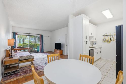 1e-8310 Regents Road, San Diego, CA, 92122 | Card Image