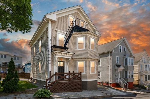37 Royal St, Providence, RI, 02906-1829 | Card Image