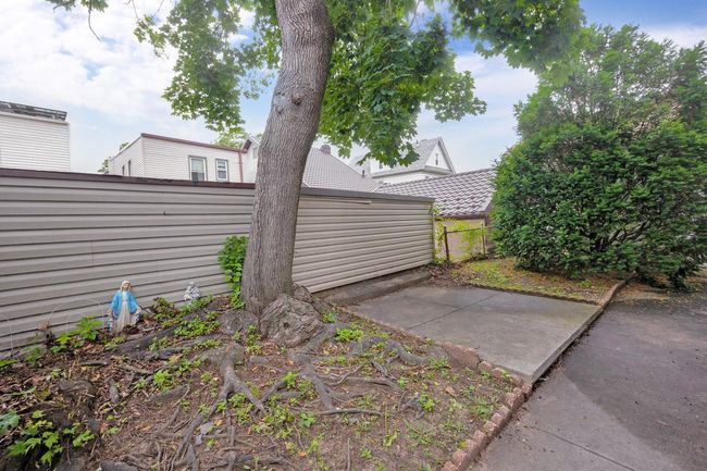 88 79 Th Ave, House other with 3 bedrooms, 2 bathrooms and 1 parking in Glendale NY | Image 23