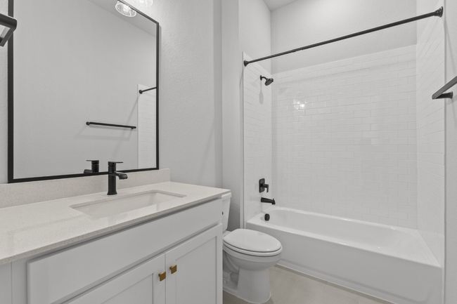 Secondary Bathroom | Image 18