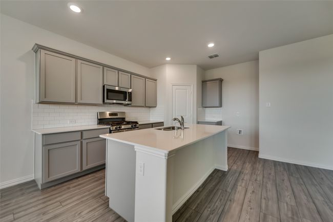 5904 Priory Dr, House other with 4 bedrooms, 2 bathrooms and null parking in Aubrey TX | Image 12