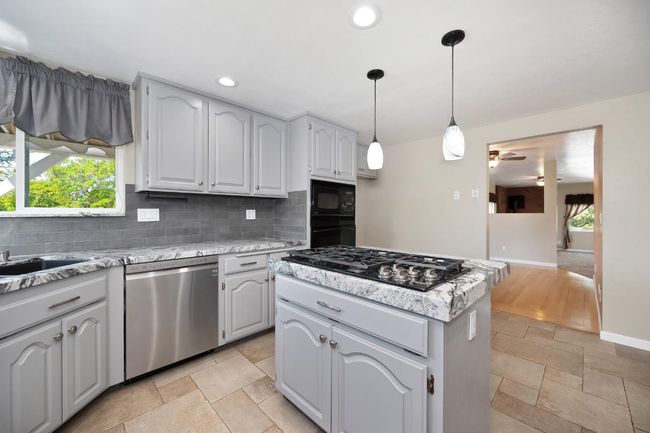 285 Fairidge Dr, House other with 4 bedrooms, 3 bathrooms and null parking in Applegate CA | Image 8