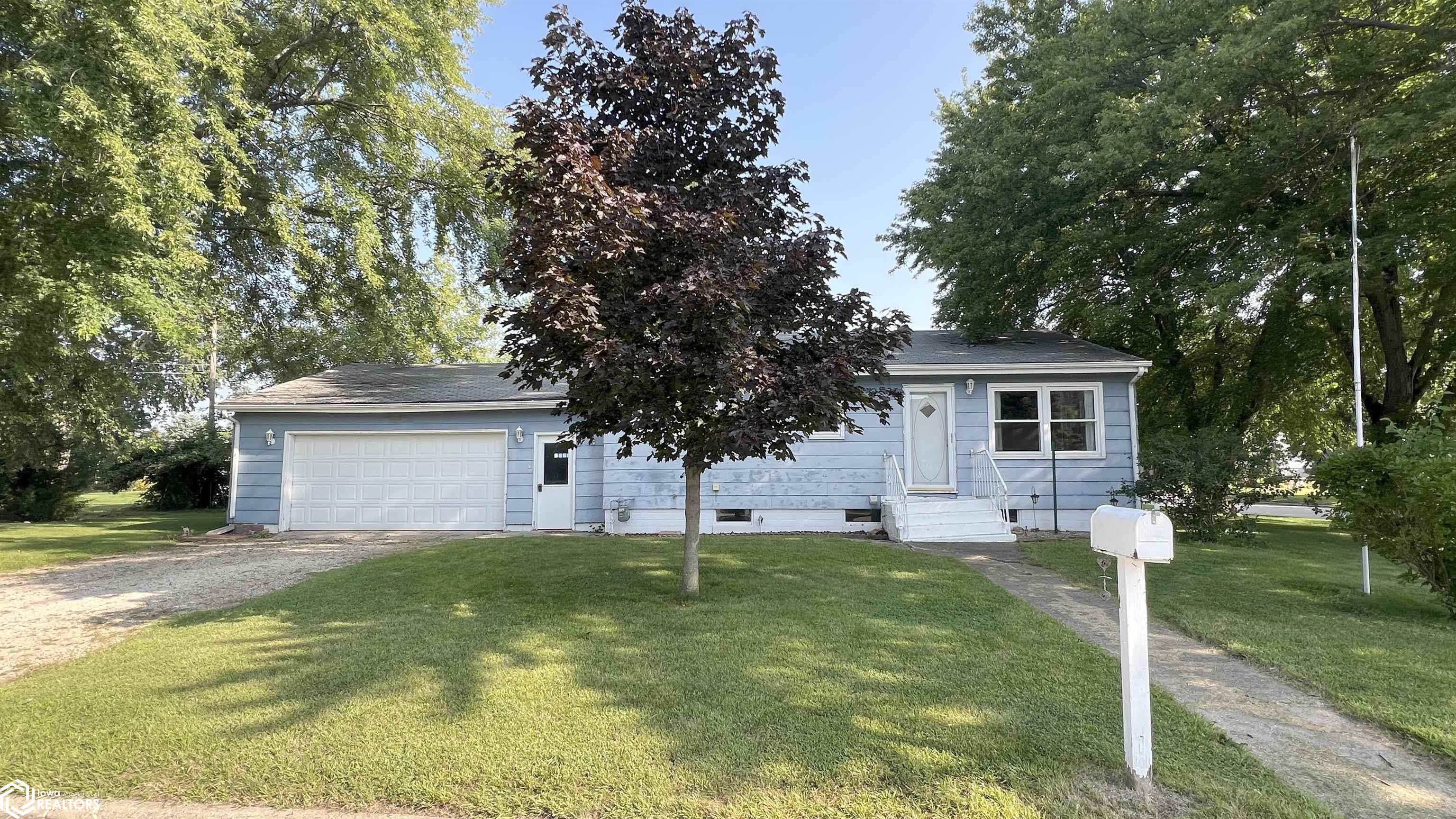 8th Pl, Hampton, IA 50441