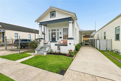 318 Newton St, Gretna, LA, 70053-5944 | Card Image