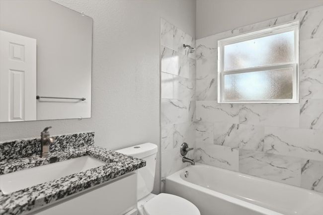 Full bathroom with tiled shower / bath | Image 23