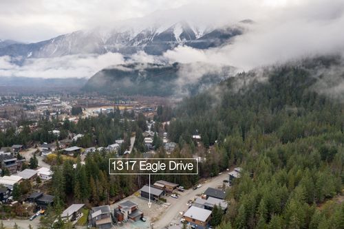 1317 Eagle Dr, Pemberton, BC, V0N | Card Image