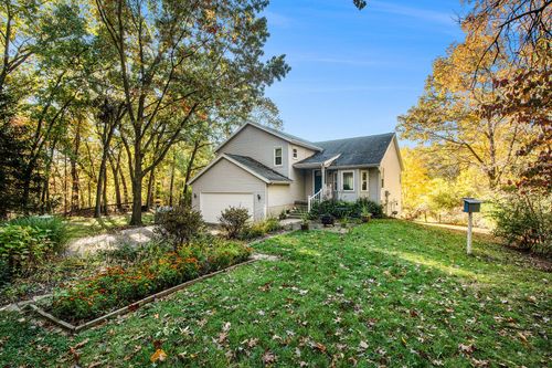 10930 Settlewood Dr Se, Lowell, MI, 49331-9437 | Card Image