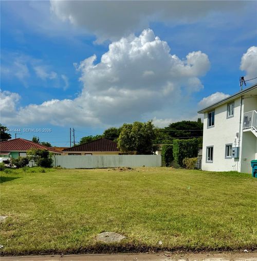 1512 Nw 60th St, Miami, FL, 33142-8111 | Card Image