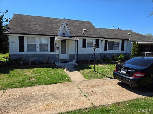 207 Marilyn Estates Dr, Affton, MO, 63123-7640 | Card Image