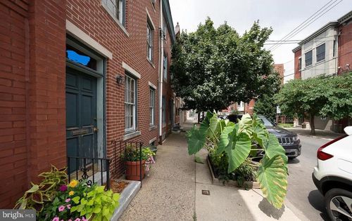 2f-676 N 15th St, PHILADELPHIA, PA, 19130-2920 | Card Image