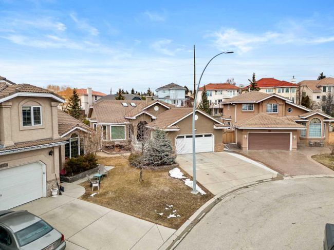 755 Hawkside Mews Nw, Home with 4 bedrooms, 3 bathrooms and 4 parking in Calgary AB | Image 48