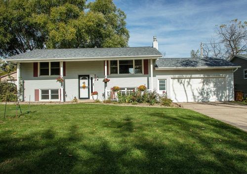 2128 Cardinal Dr, Waterloo, IA, 50701-1006 | Card Image