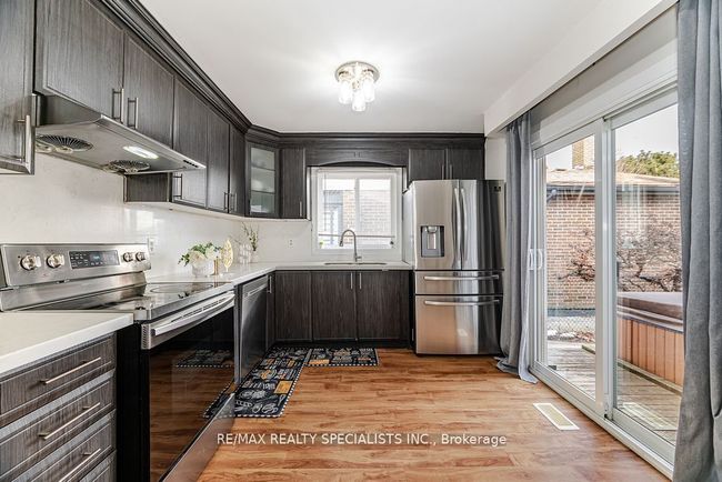 36 Blackthorn Lane, House other with 6 bedrooms, 2 bathrooms and 4 parking in Brampton ON | Image 13