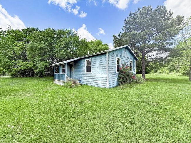 View of outdoor structure | Image 10