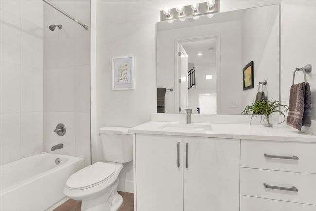 Full Guest Bath | Image 14
