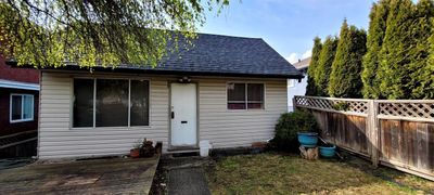 4817 Joyce St, House other with 4 bedrooms, 1 bathrooms and 4 parking in Vancouver BC | Image 2