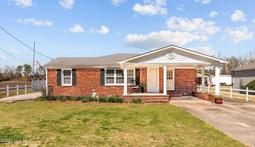 437 E Kornegay St, Dover, NC, 28526-9413 | Card Image