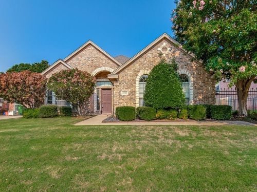 2945 Silvercrest Ln, Grapevine, TX, 76051-2423 | Card Image