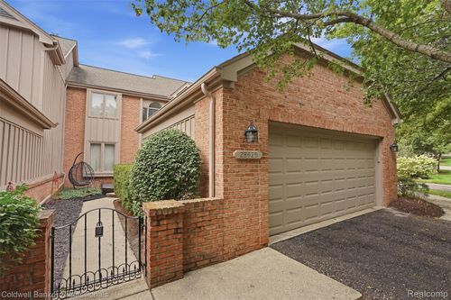 28625 Auburn Ct, Farmington Hills, MI, 48331-1163 | Card Image