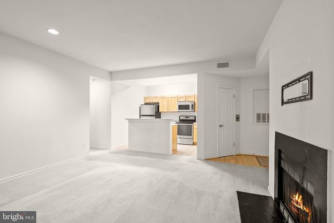 APT-1103 - 12160 Penderview Ter, Condo with 2 bedrooms, 1 bathrooms and null parking in FAIRFAX VA | Image 8