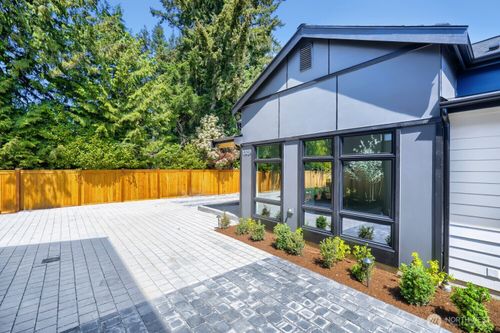 13024 Corliss Ave N, Seattle, WA, 98133-7827 | Card Image