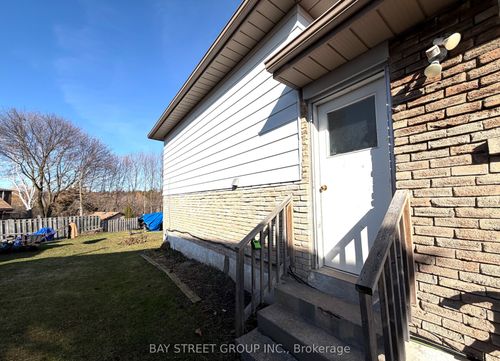 445 Harcourt Dr, Oshawa, ON, L1H6V8 | Card Image