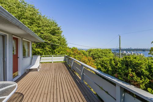 2575 Queens Ave, West Vancouver, BC, V7V2Y9 | Card Image