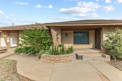 1106 N Caddo St, Weatherford, OK, 73096-3224 | Card Image