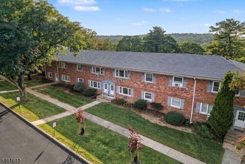 111-39 Wedgewood Dr, Verona, NJ, 07044-2188 | Card Image