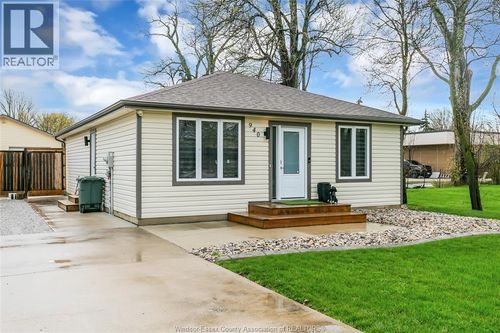 940 Maple St, Stoney Point, ON, N0R1N0 | Card Image