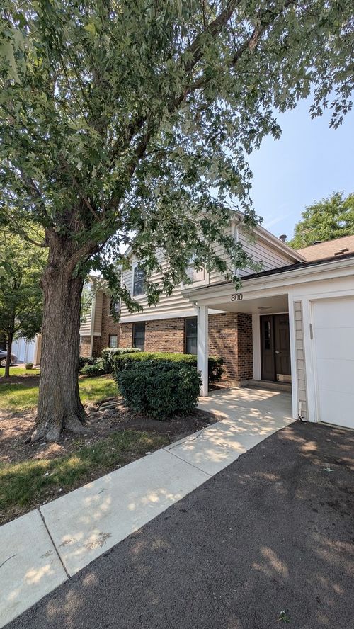 unit-d2-300 Pembridge Ln, Schaumburg, IL, 60193-1745 | Card Image